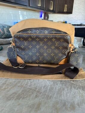 Louis Vuitton Trocadéro 28 Crossbody
